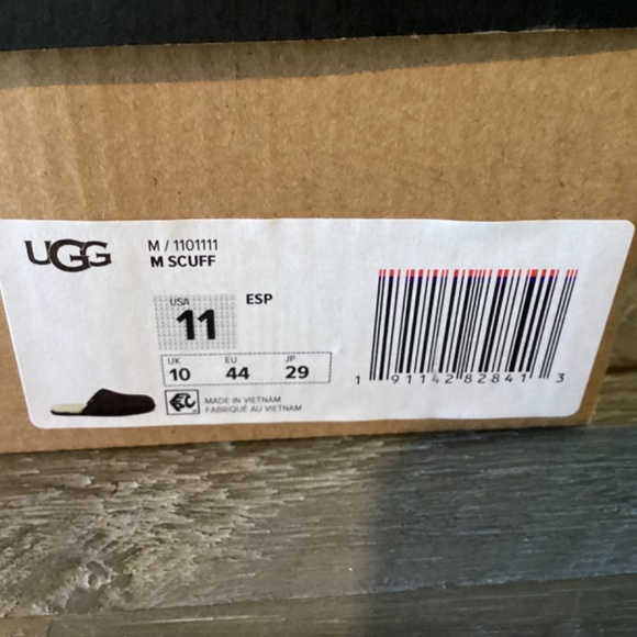 UGG® Men's Scuff Leather Loafers, size 11 - Picture 4 of 8